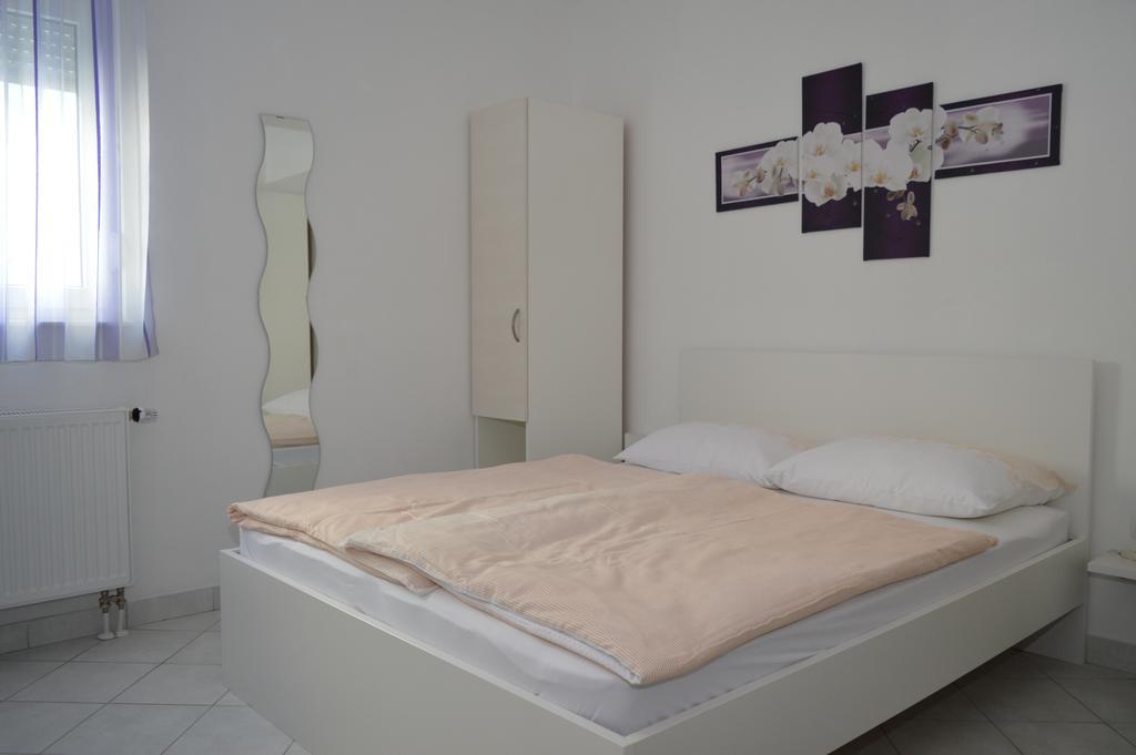 Permarinus Apartments ポドストラナ エクステリア 写真